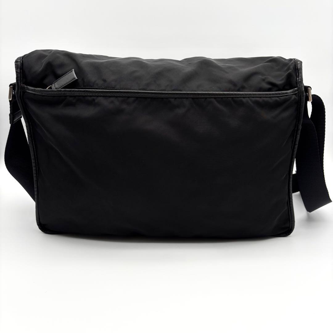 A4収納可】プラダ メッセンジャーバッグ サフィアーノレザー 大容量