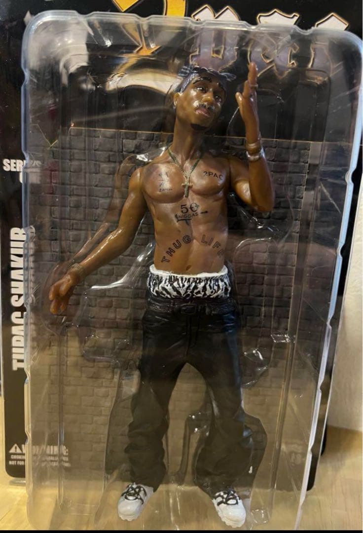 激レア　伝説のラッパー２PACシャクール限定フィギュア