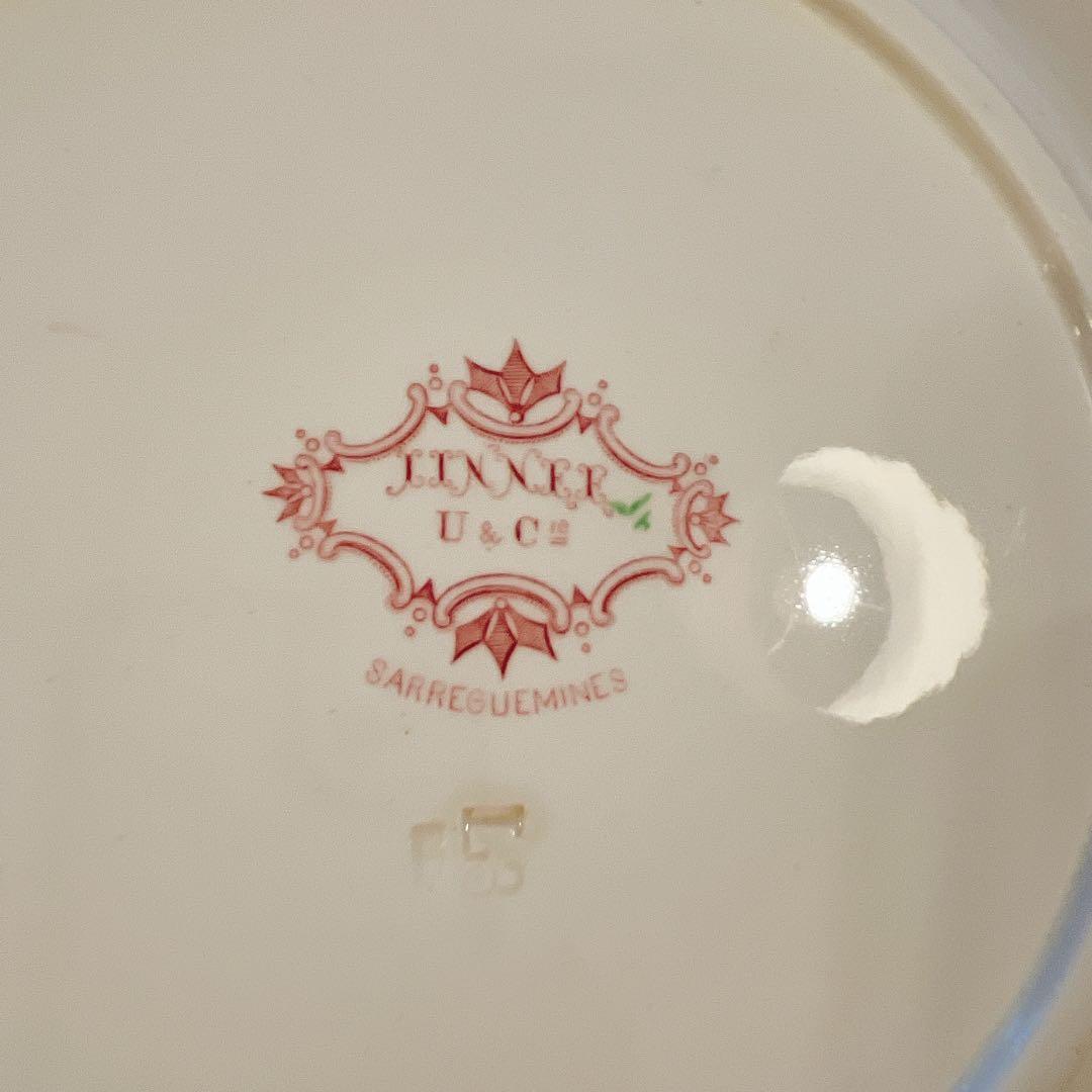 A サルグミンヌU&Cie美しい花柄のプレート