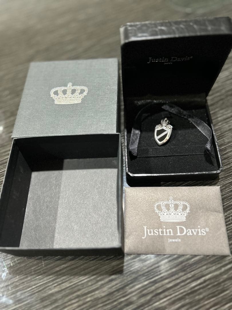 美品 ギャラ有 Justin Davis シールドペンダント