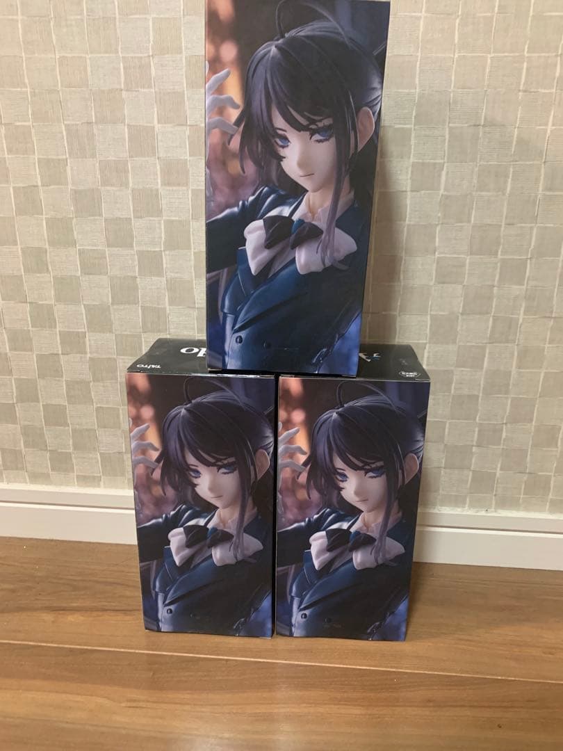 ラウンドワン限定　Ado フィギュア　3体