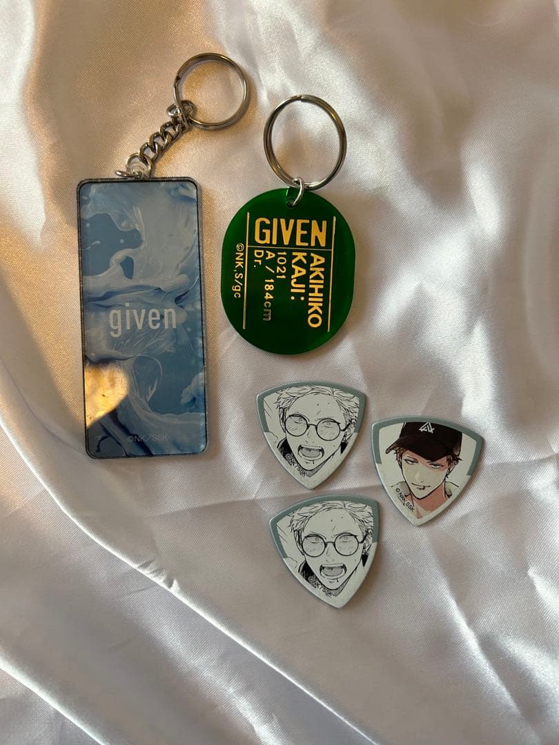 ギヴン 梶秋彦 中山春樹 村田雨月 まとめ売り - メルカリ