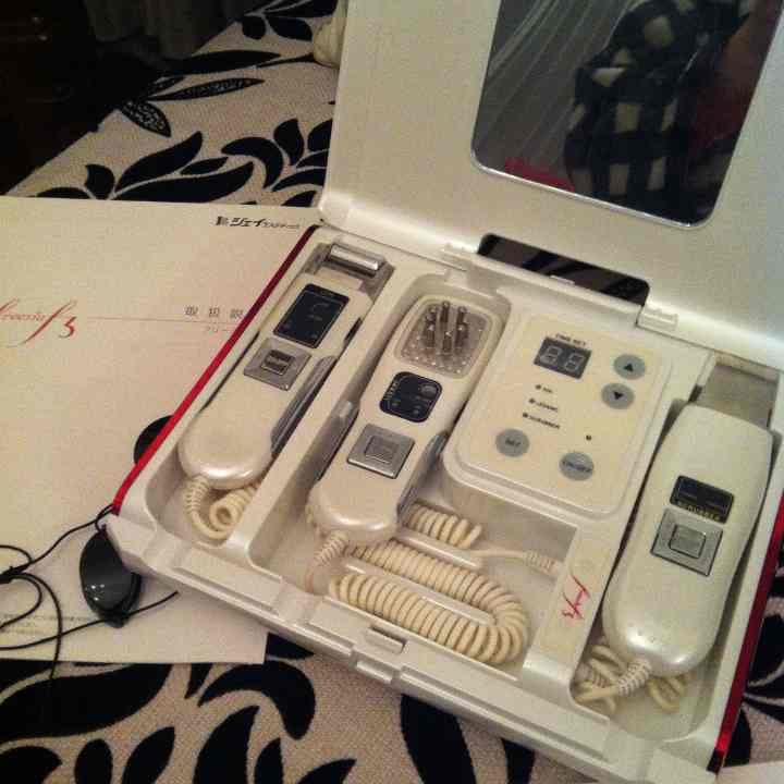 半額以下 Jエステ 美顔器 フリージア アイチエイジング ホワイトニング