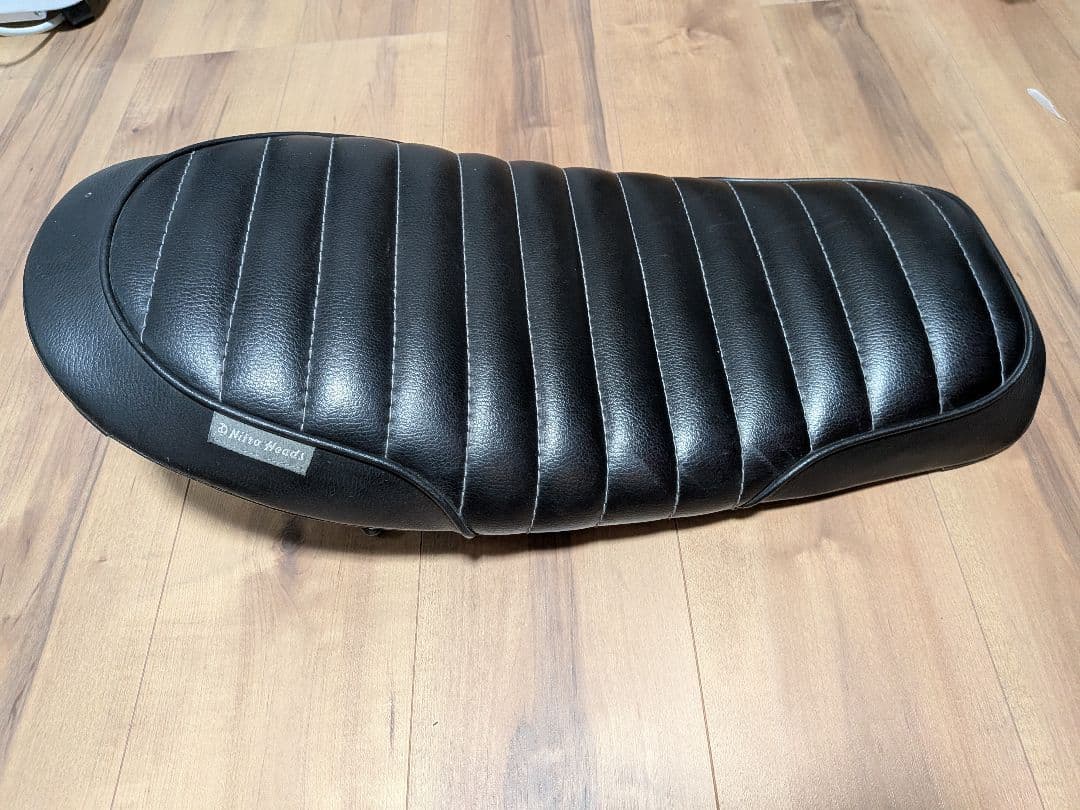 SR400 フラット　シート NITRO HEADS　ナイトロヘッズ