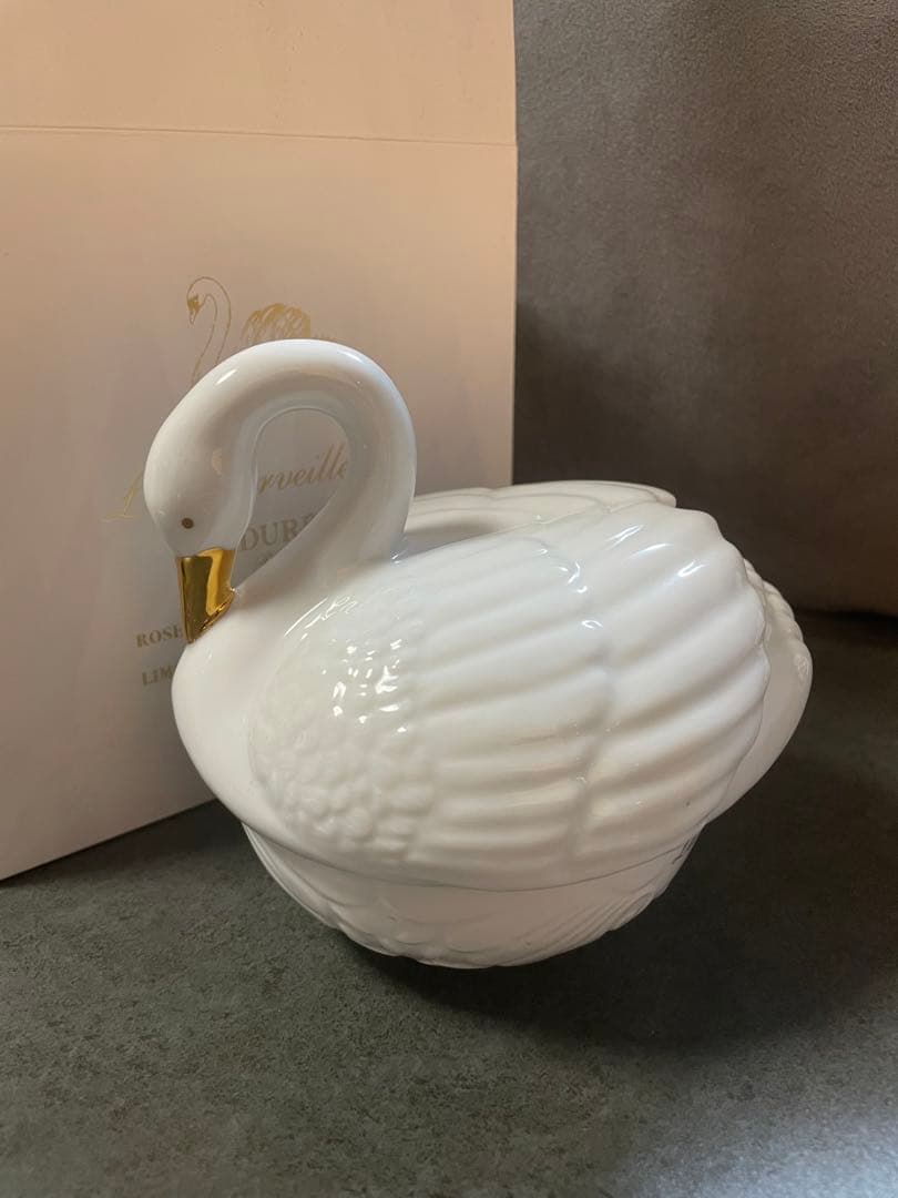 レ・メルヴェイユーズラデュレ 白鳥チークポット コフレ ラデュレ ポット チーク