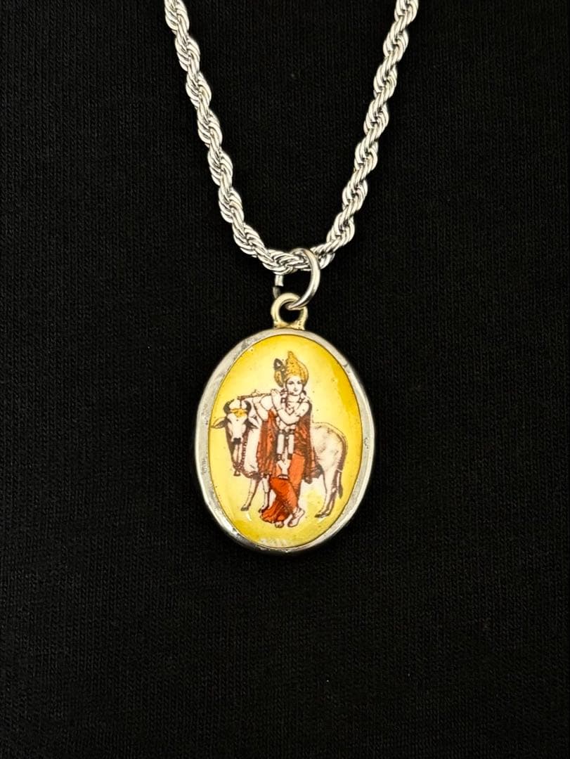 《週末価格》藤井風さん　オームペンダント クリシュナ神〈イエロー〉