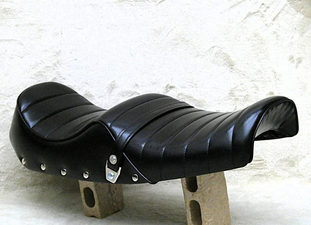 旧CB400F 新アンコ 黒皮ボタン タックロールシート /チョビ三 あんこ