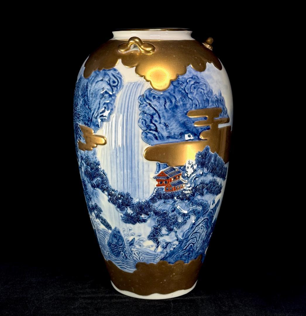 有田焼 緒方松右衛門 金彩染付楼閣山水瀑布文特大壺 高さ46cm