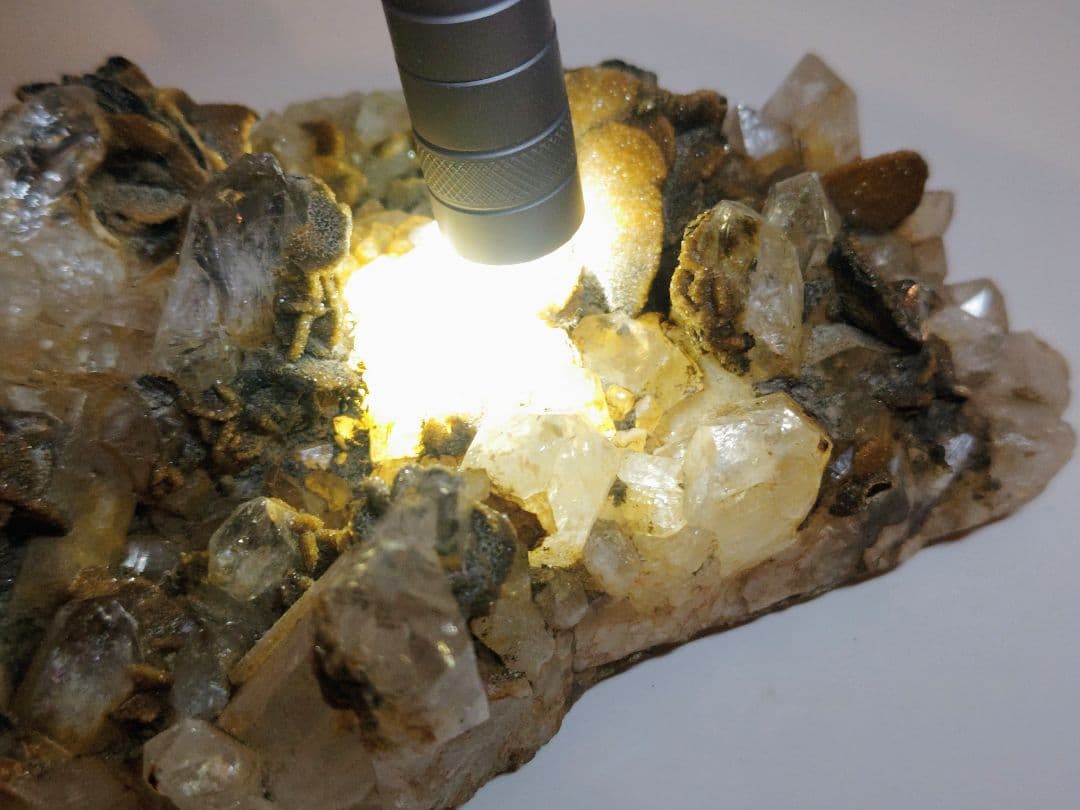 水晶 1.6kg シデライト クォーツ 原石 鑑賞石 自然石 誕生石 鉱物 水石