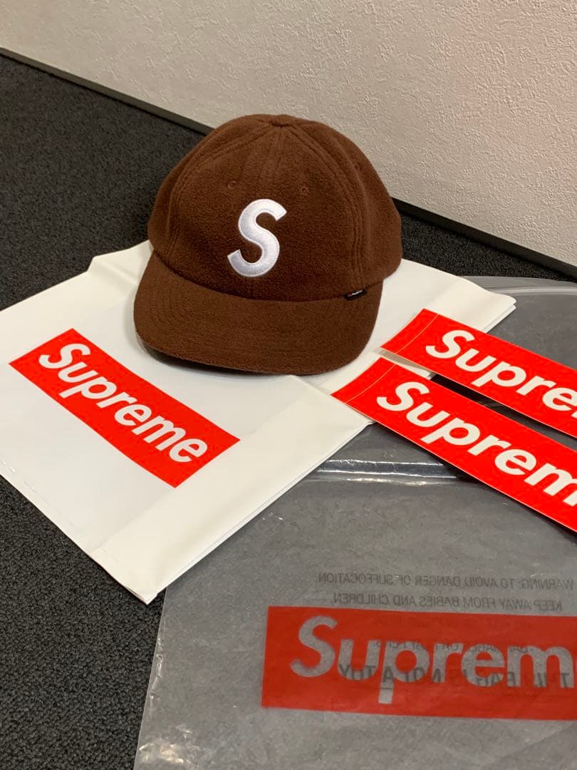 Supreme Sロゴ ブラウンキャップ - メルカリ