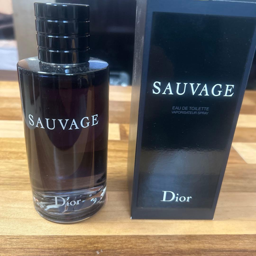 Dior ディオール　ソヴァージュSauvage EDT 200ml Amazon | クリスチャン ディオール Sauvage Eau De Parfum Spray 200ml