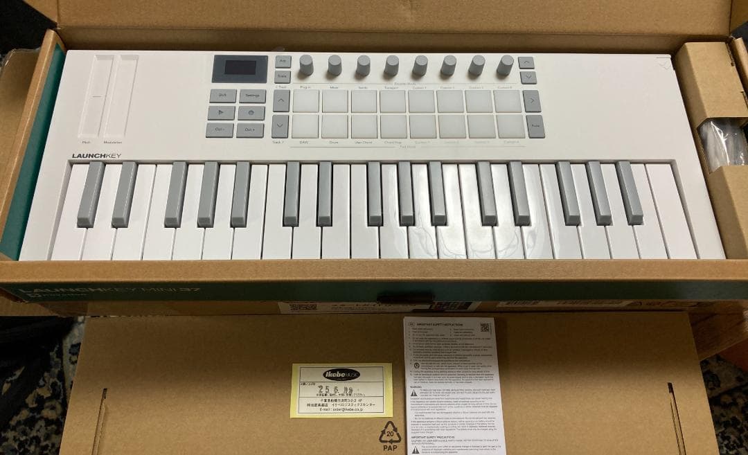 DTM・DAW Novation Launchkey mk4 Mini37 White MIDI
