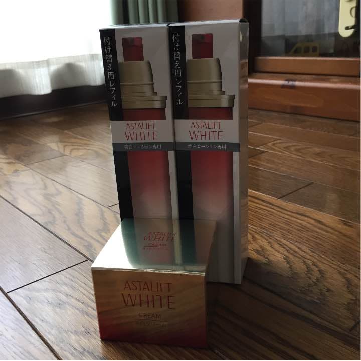 化粧水レフィル2本・クリーム1個