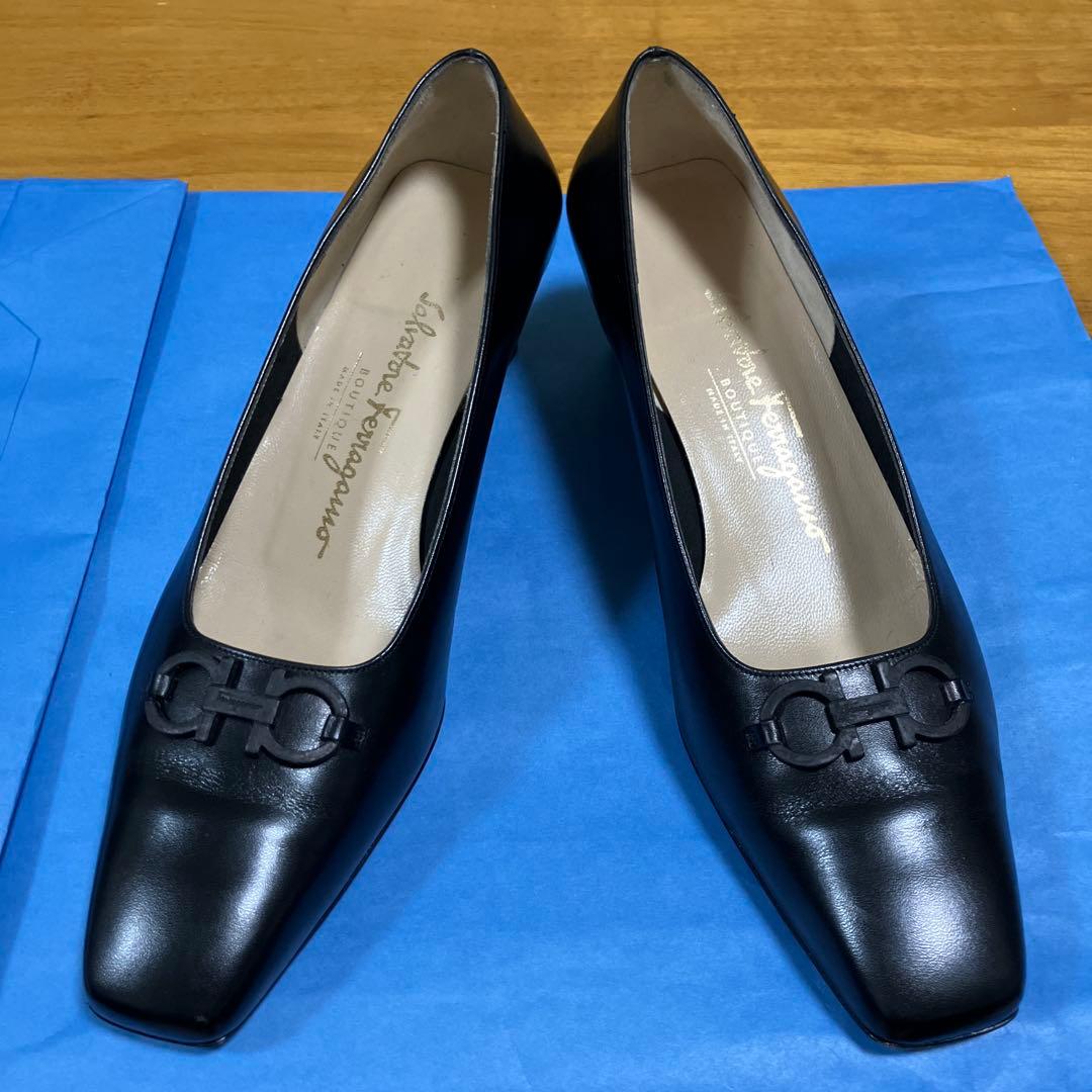 【美品】フェラガモパンプス　黒　23.5cm