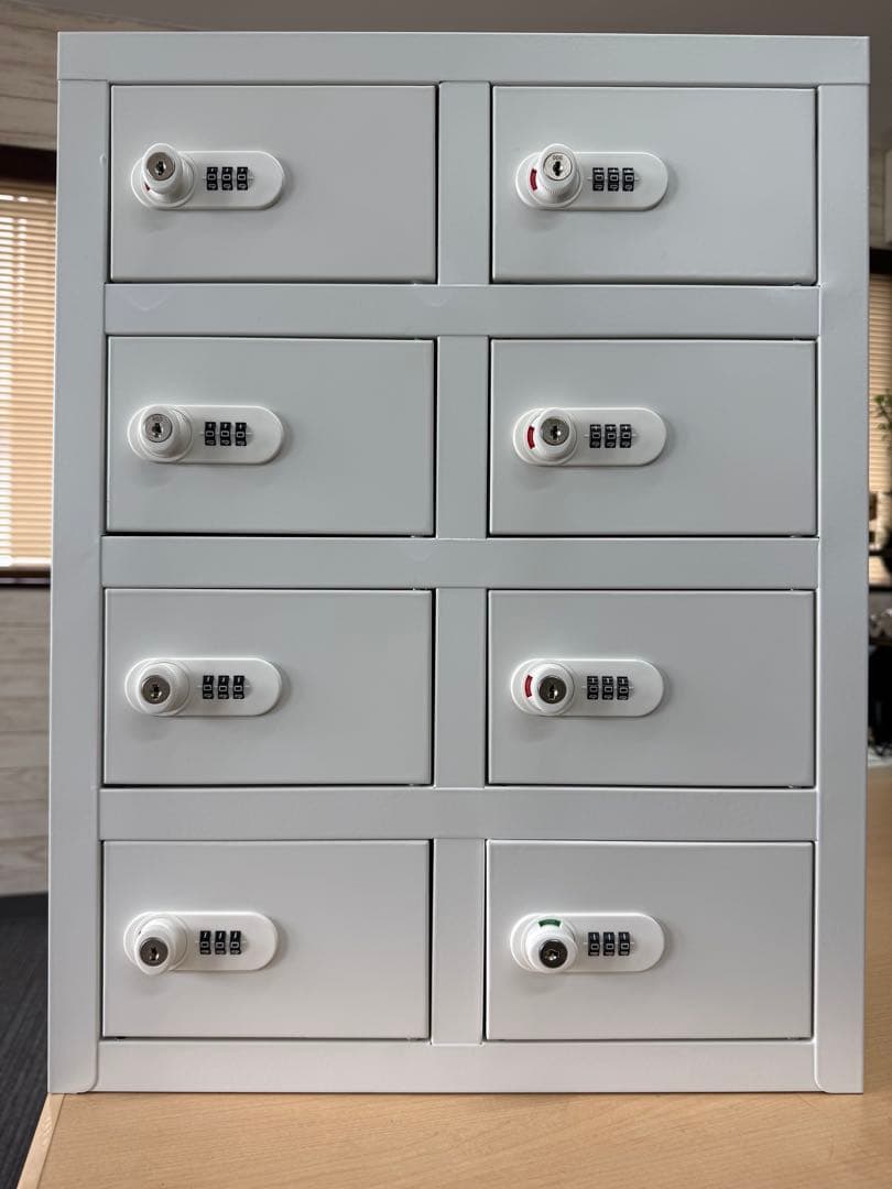 ホワイトキャッシュボックス 2列4段 ダイヤル式・鍵式8人用 壁固定型 保管用