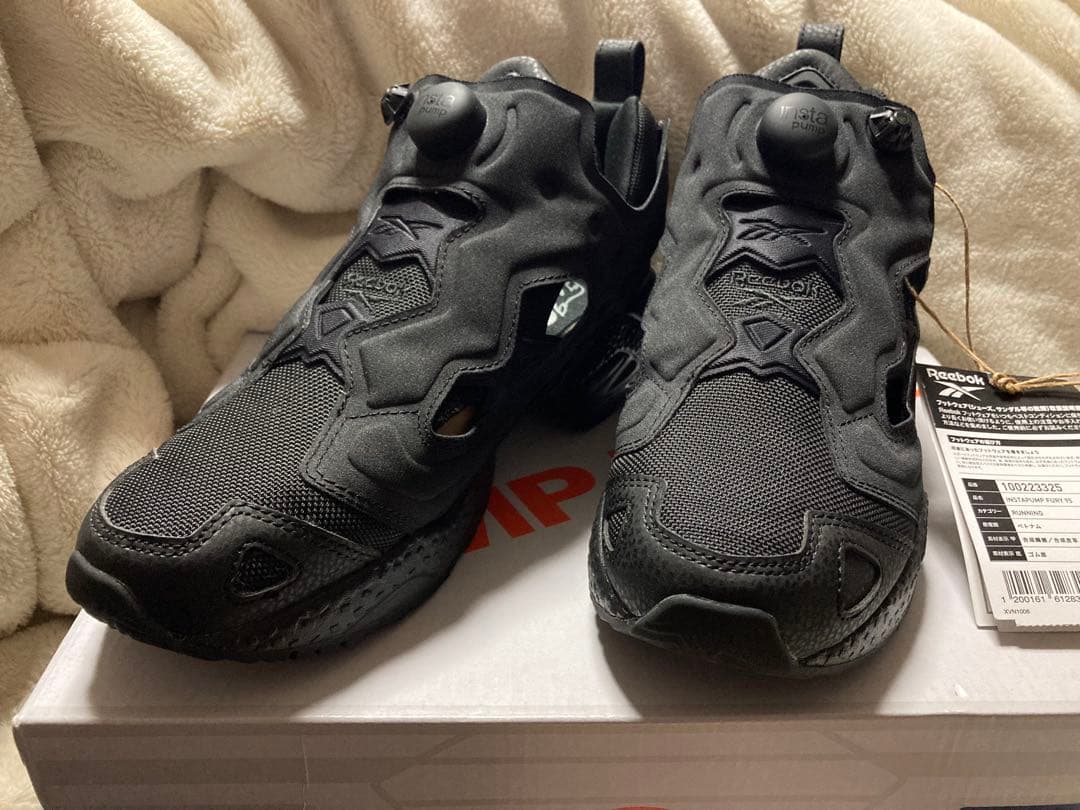 新品タグ付き リーボック インスタポンプフューリー 95 ブラック 25.5㎝