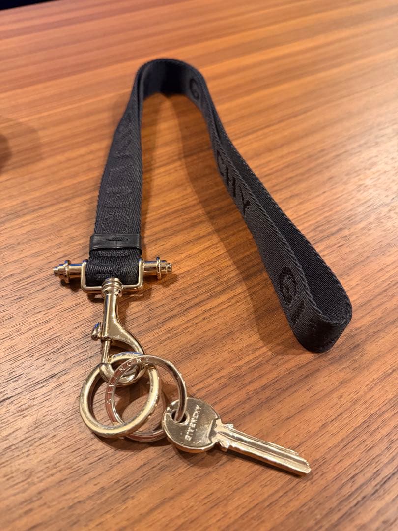 GIVENCHYネックストラップ　キーリングネックレス　ブラック