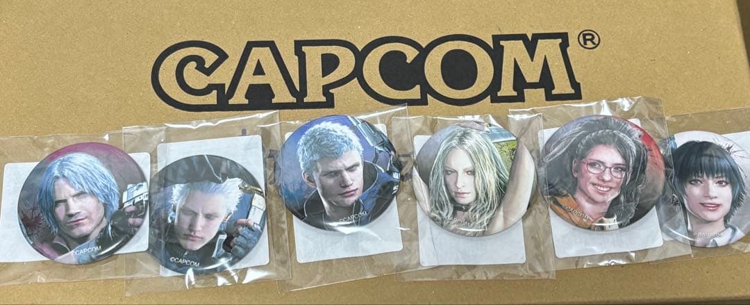 デビルメイクライ5 カプくじ 缶バッジ6点セット - メルカリ