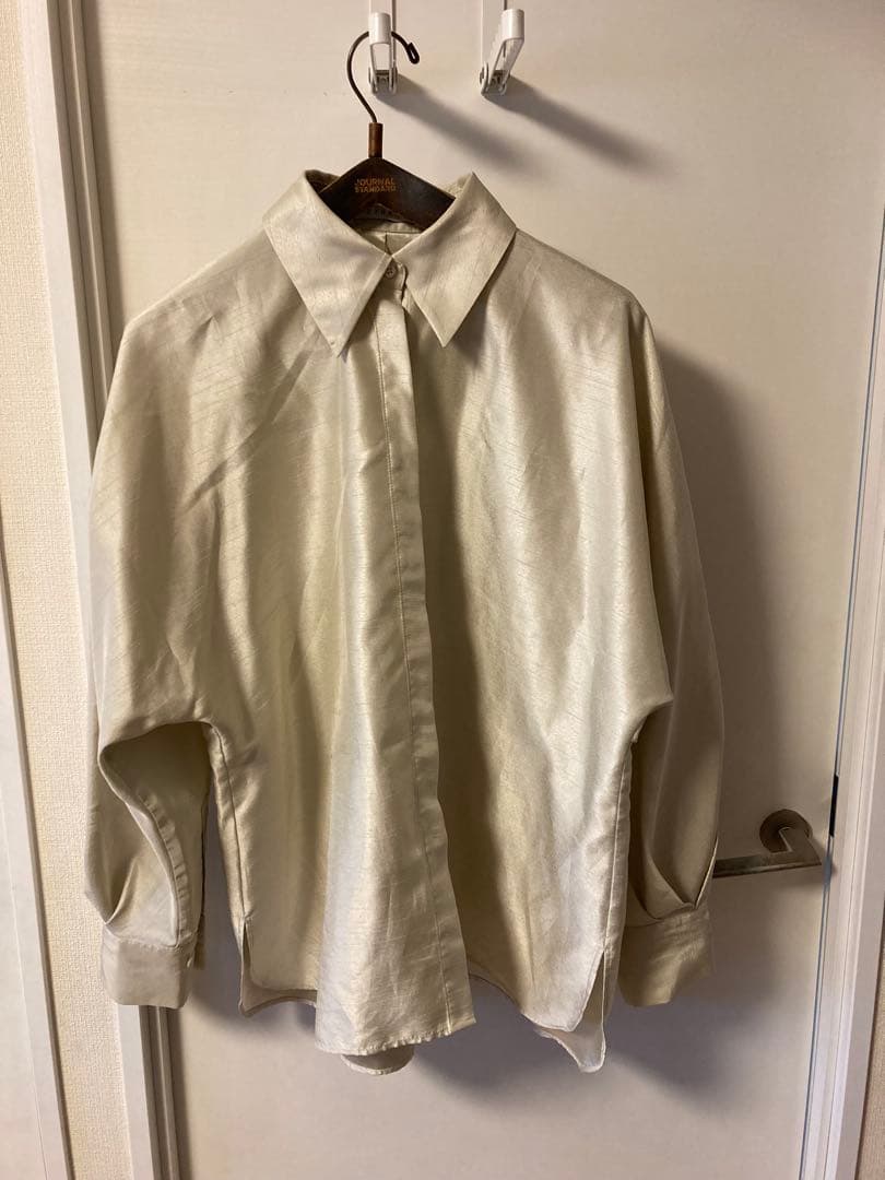 ETRE TOKYO(エトレトウキョウ) シャンタンオーバーサイズシャツ - メルカリ