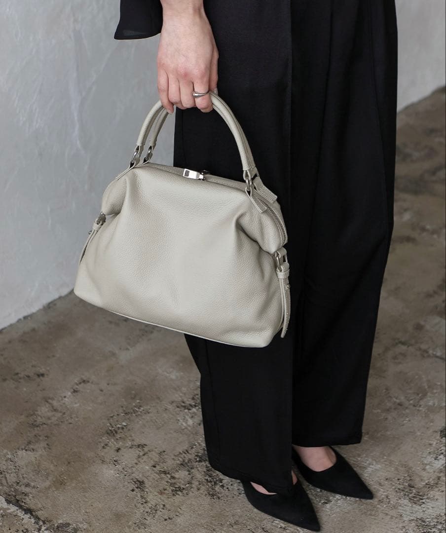 ⭐️ヴィータフェリーチェ新品タグ付本革牛革2wayハンドバッグライトグレー人気完売