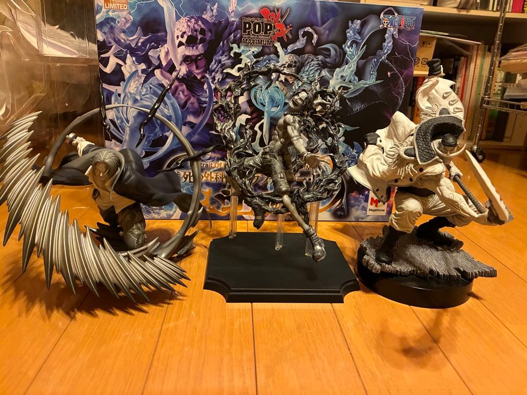 ワンピース 一番くじ シャンクス エース 白ひげ モノクロフィギュア