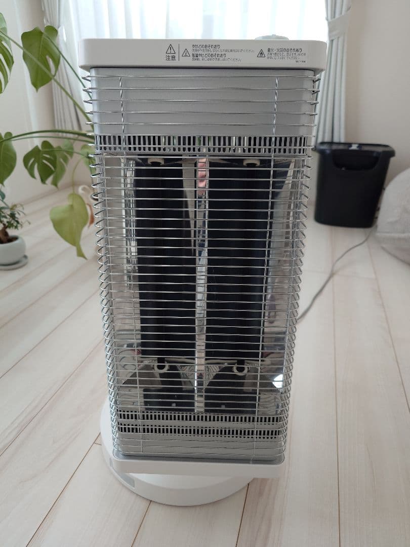 美品　ダイキン 遠赤外線暖房機 セラムヒート ERFT11WS-W ホワイト