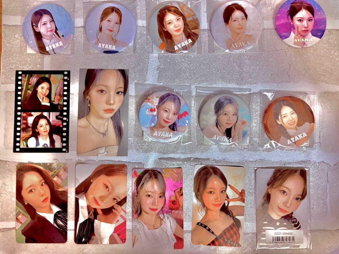 NiziU AYAKA アヤカ トレカ 缶バッジ 15点セット - メルカリ