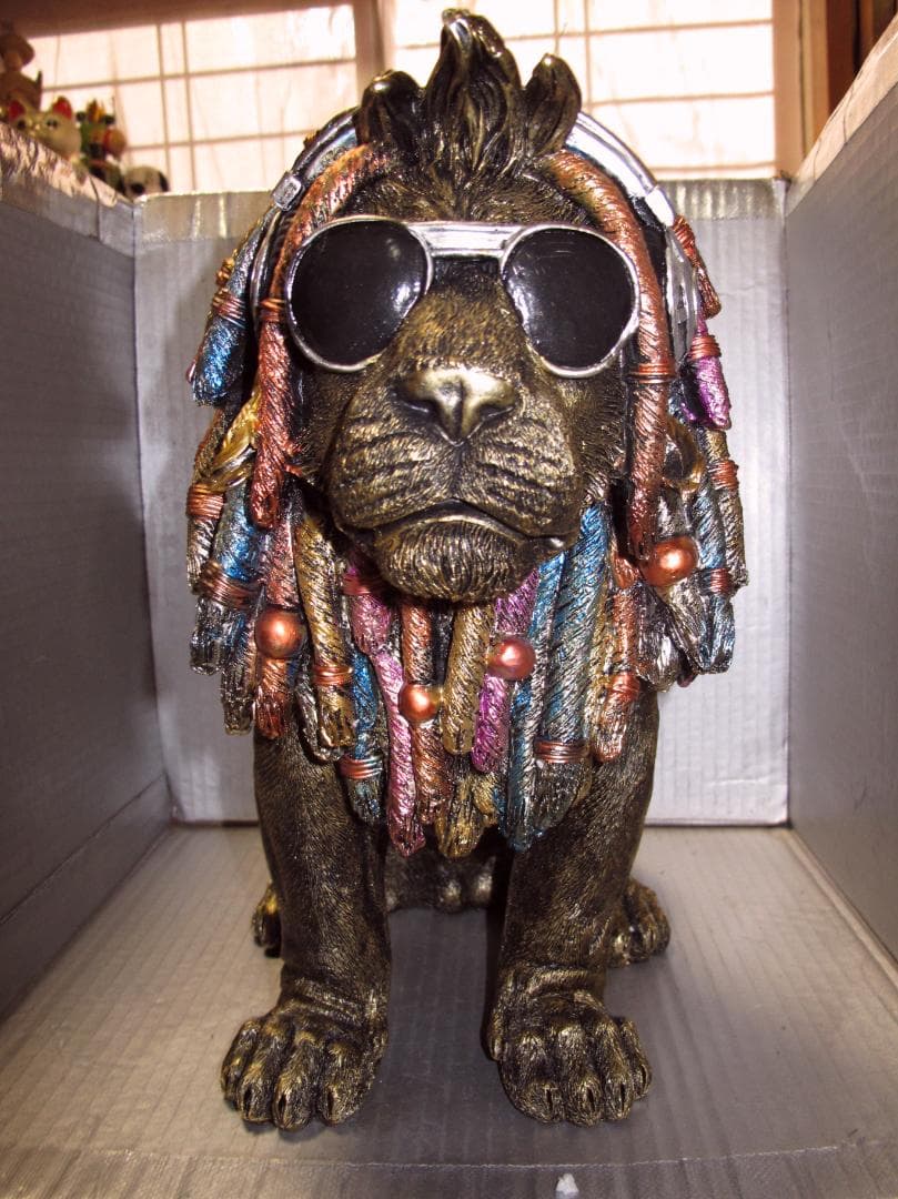 ユニークなライオンの彫刻 サングラス付き f7a185ce4858776fa0d2920687f41b