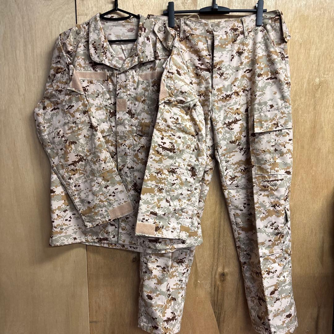 迷彩服 ジャケットとパンツのセット　0203o204
