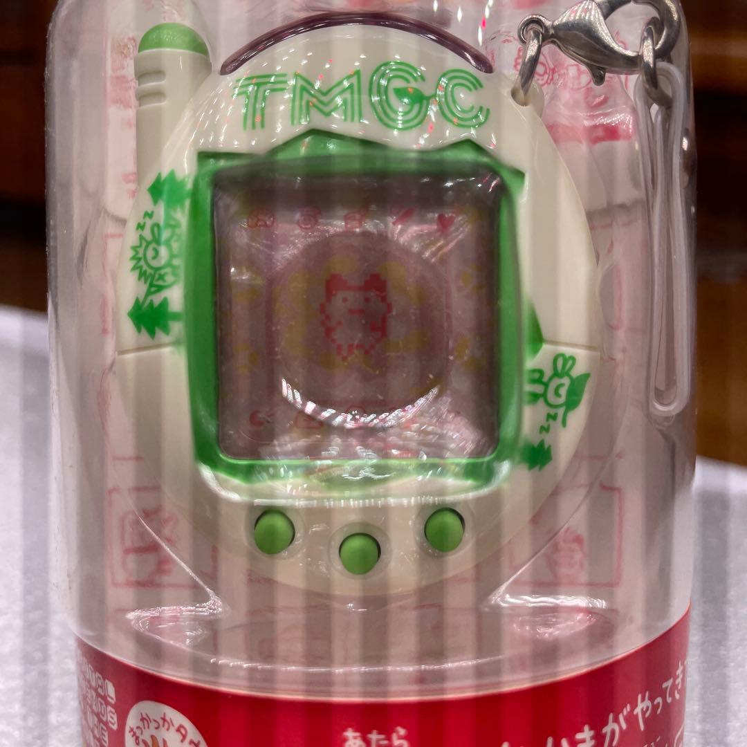 新品未開封】たまごっち➕プラス 赤いシリーズ 白に緑の絵柄です