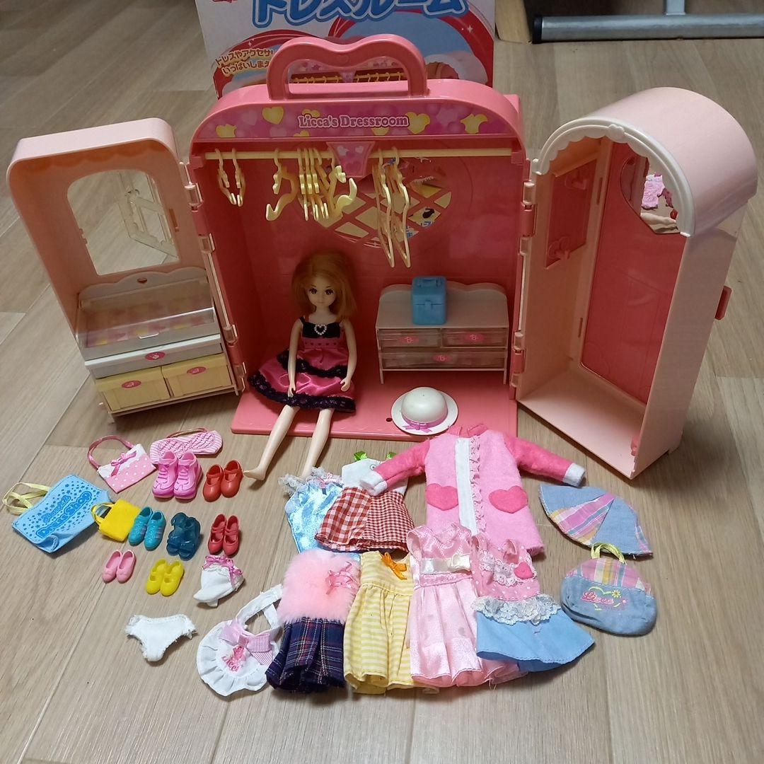 タカラトミー リカちゃんハウス ドレスルーム&洋服と靴&かばんセット