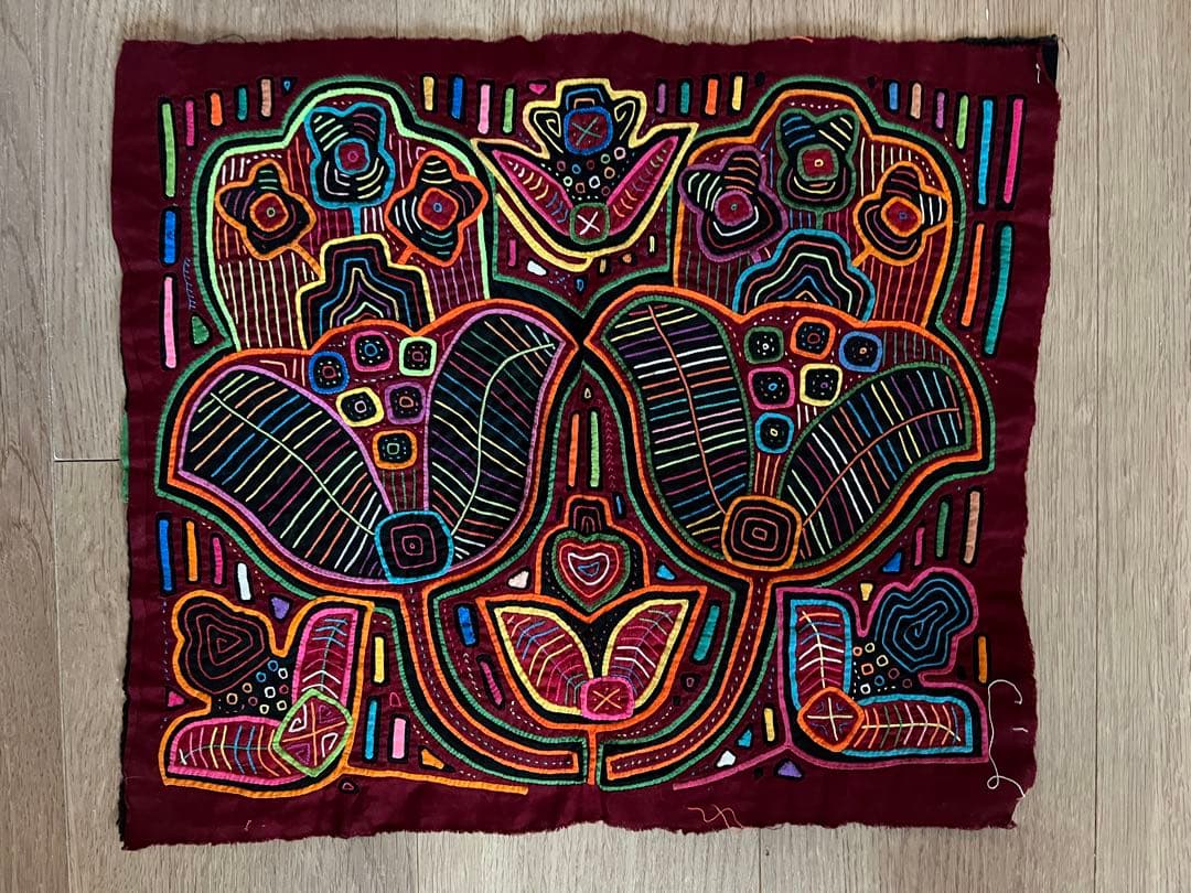 パナマ・クナ族のモラ刺繍、熱帯の花と葉をモチーフ サイズ約39cm x