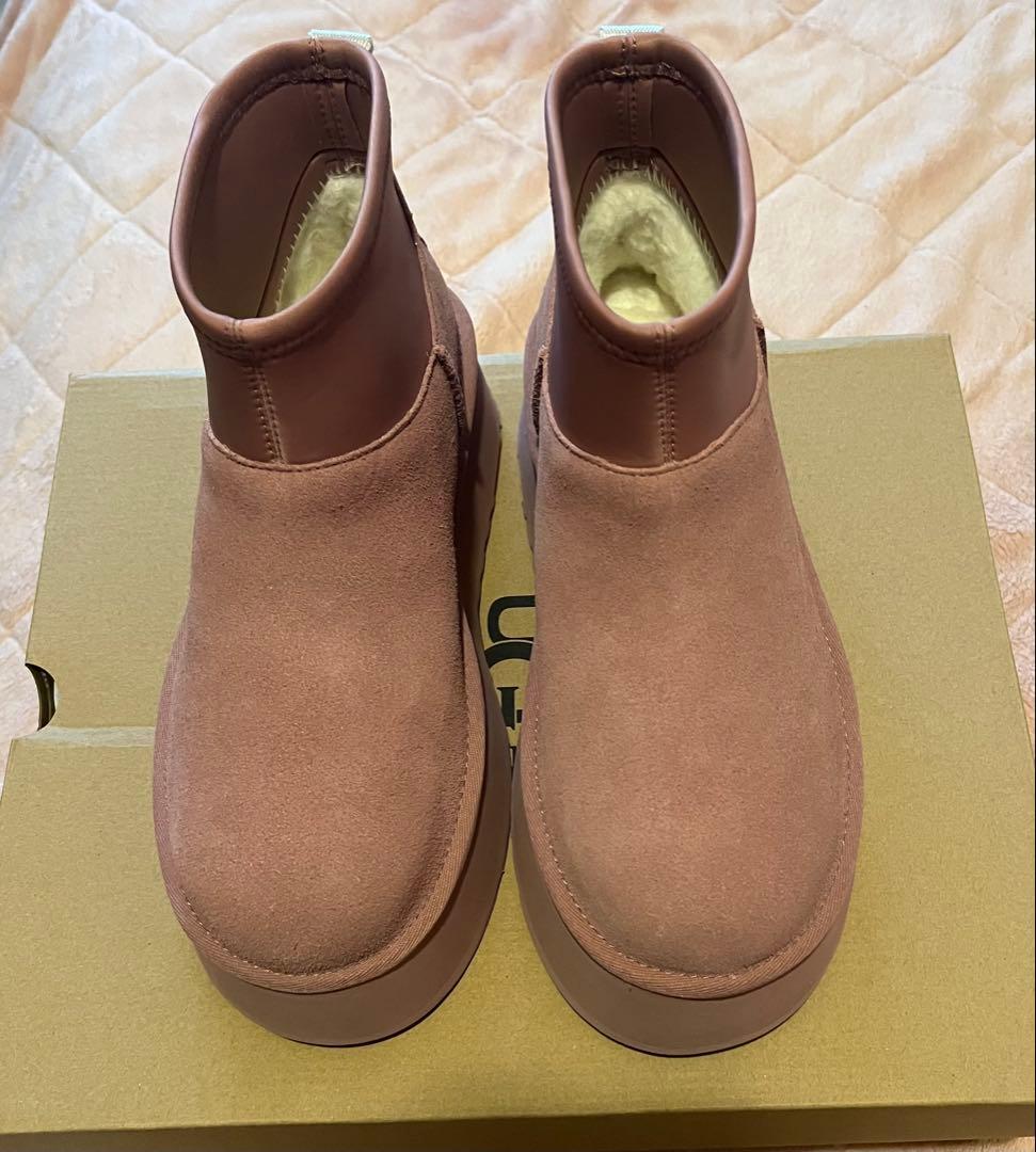 新品！サイズ8（24〜25cm）UGG ピンクムートンブーツ ニットカバー付