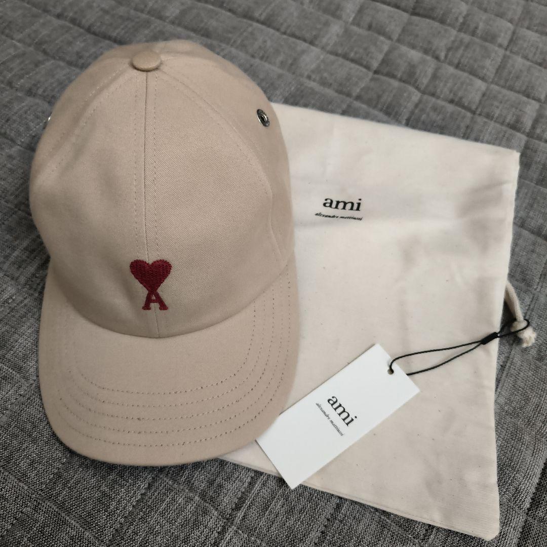 ami ベージュ キャップ ハート刺繍
