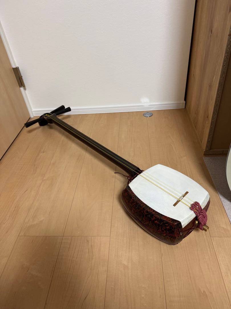 紅木　金細　津軽三味線　二本溝　子持ち綾杉　ケース付き
