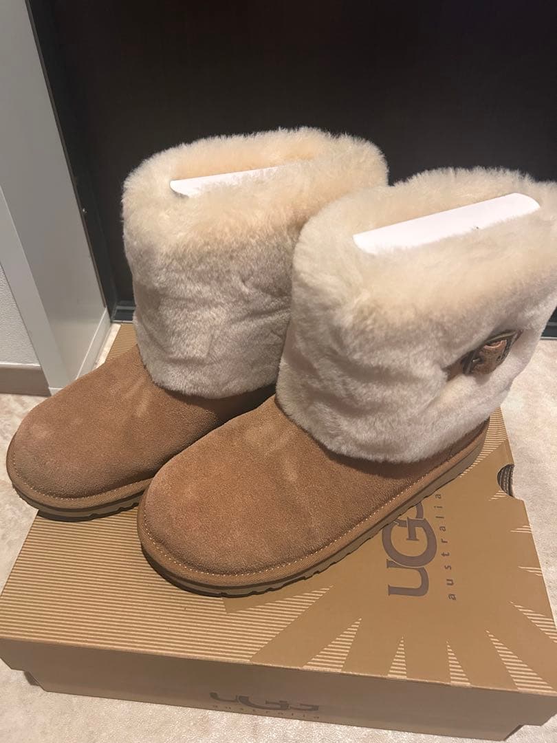 期間限定UGG ムートンブーツ ブラウン バックル付き