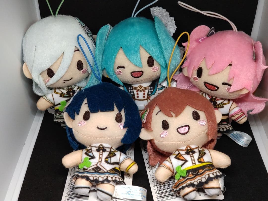 プロセカ モアプラスマスコット 遥 みのり 愛莉 雫 ミク 5人セット プロジェクトセカイ』から「MORE MORE JUMP！」のメンバー「花里みのり