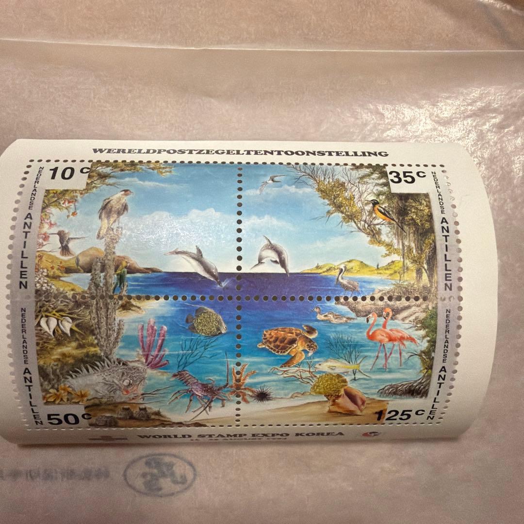 ケイマン諸島が1994年に発行したサンゴ礁の魚の小型シートの切手です。