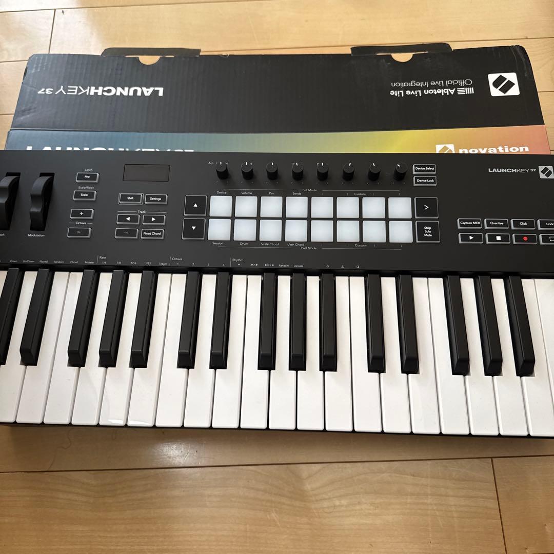 Novation Launchkey 37 mk3 MIDIキーボード