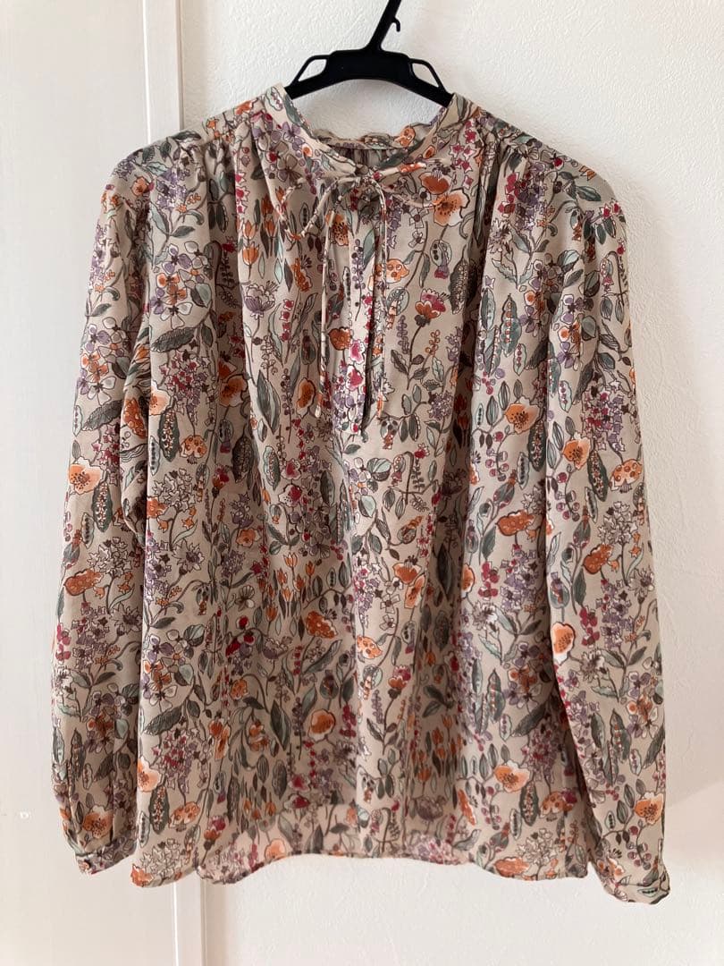 トゥモローランド　コレクション　オーマリーフプリント　ストリングボウタイブラウス