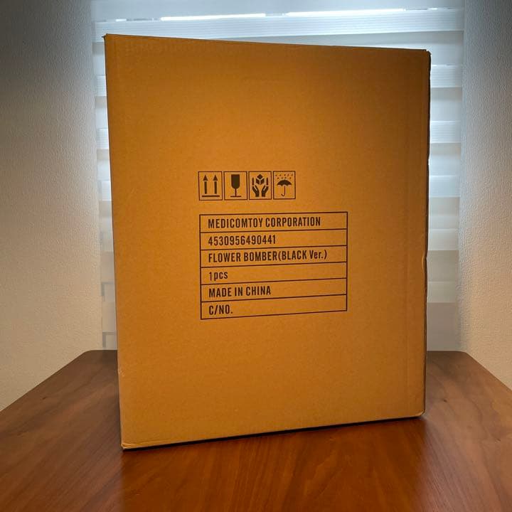 正規品‼︎ 廃盤‼︎ FLOWER BOMBER バンクシー フィギュア 箱付