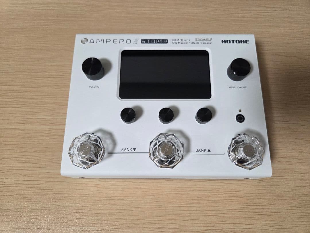 Hotone Ampero II Stomp ホワイト