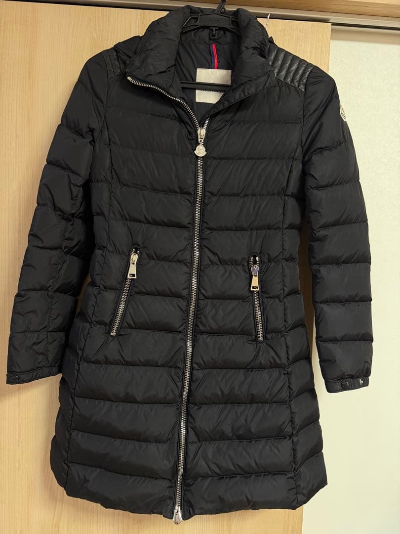 Moncler ブラックダウンジャケット　オロフィン ブラック Montcla ショートダウンジャケット : ショートダウン