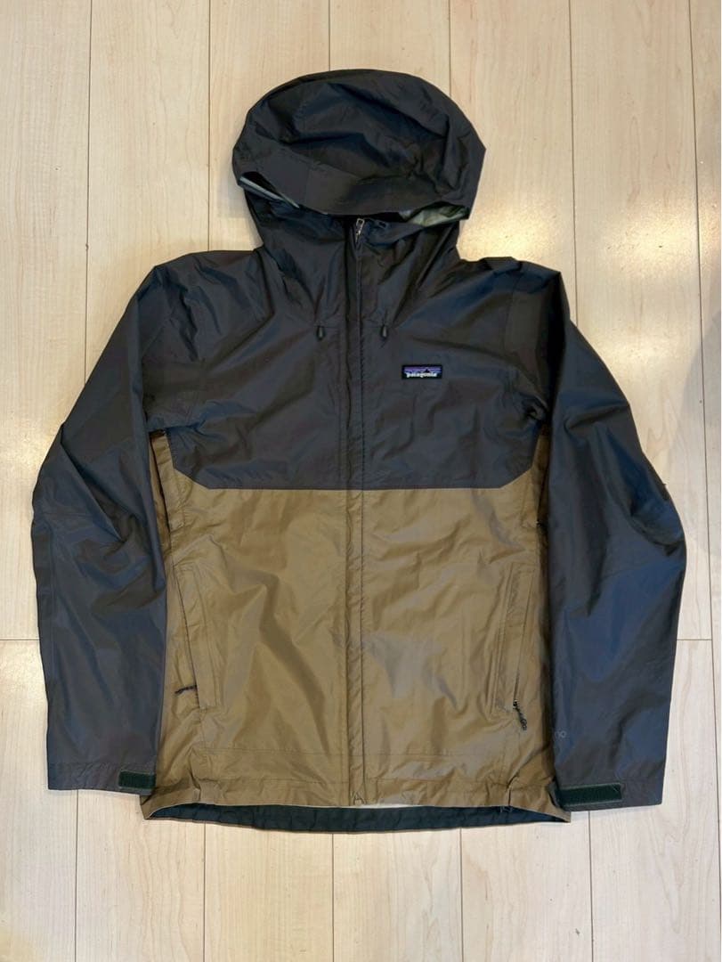 Patagonia ナイロンジャケット ダークグレー/オリーブ - メルカリ