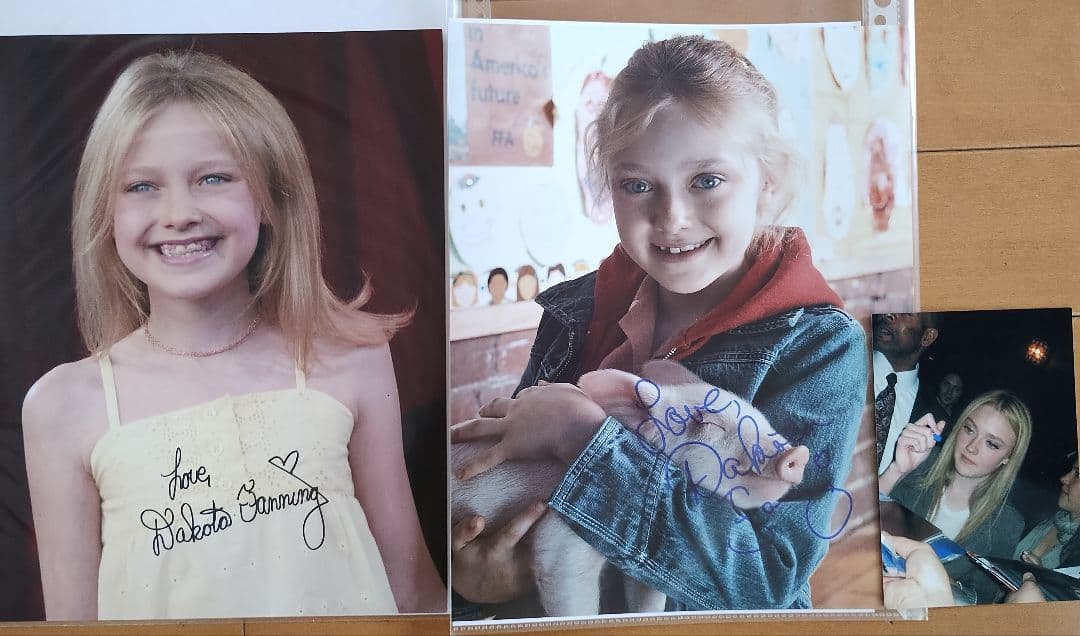 ダコタ・ファニング 直筆サイン入り写真２枚 保証書付き(オマケ付き) Amazon | ダコタ・ファニング 直筆 サイン 入り 写真 ポスター JSA社