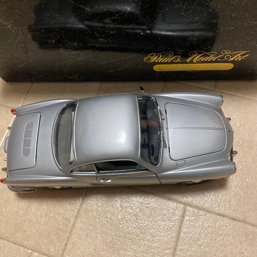 【お値下げ】ミニカー 1/24 フォルクスワーゲン カルマンギア