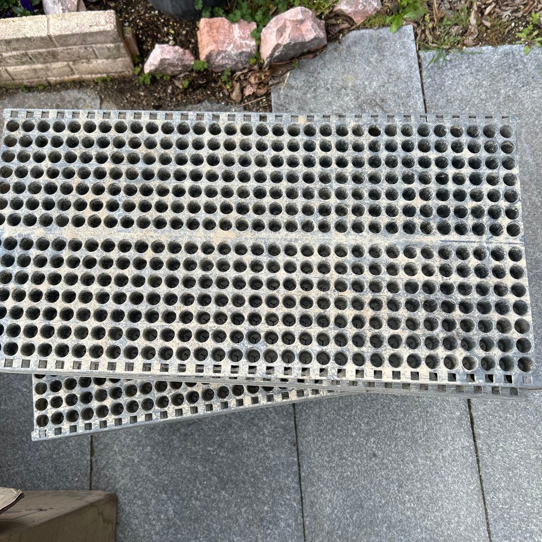 みのるポット育苗箱（448穴30枚セット）中古【送料無料】 - メルカリ