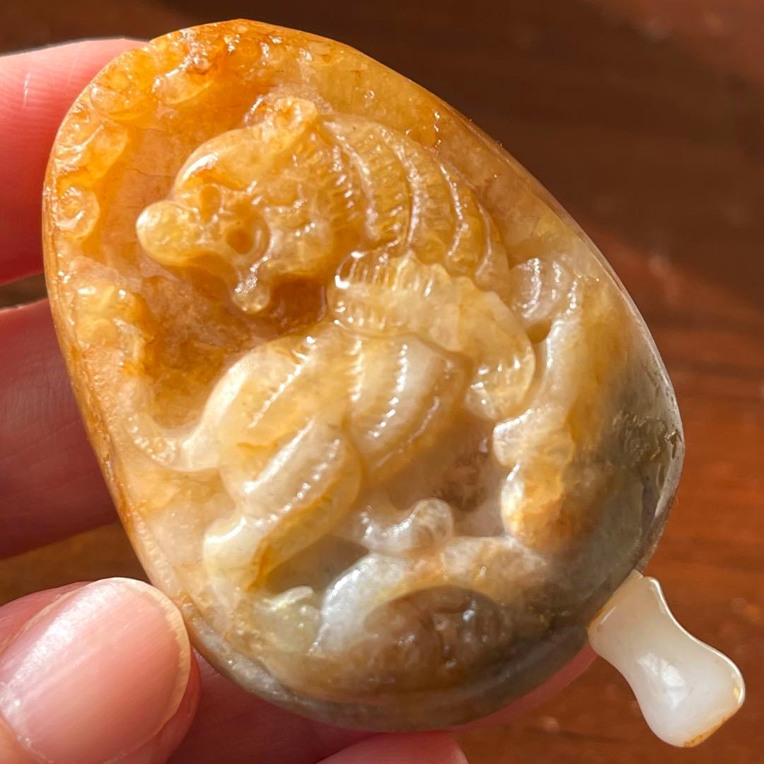 和田玉 黄玉 鼻煙壺 ペンダント 古玉 手彫り 虎 彫刻 軟玉 ネフライト
