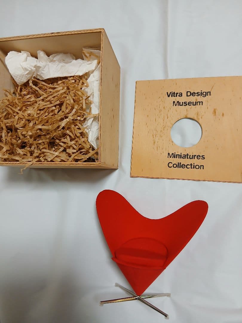 ヴィトラミニチュア Verner Pantonのハートコーンチェア