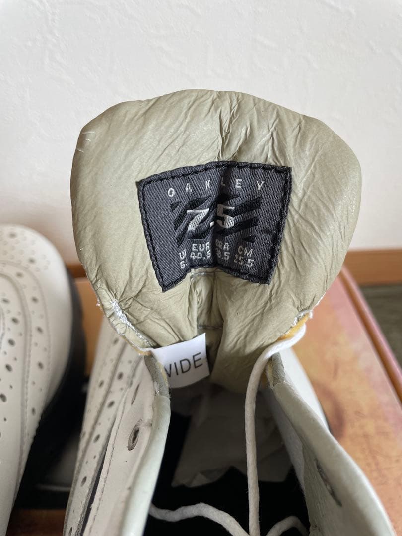 【新品】2002年製 OAKLEY ゴルフシューズ 25.5cm 白 箱付き